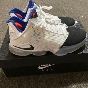 Like new lebrons for sale